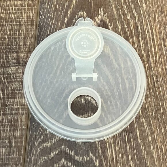 Tupperware Juice Container with Lid - Picture 9 of 11